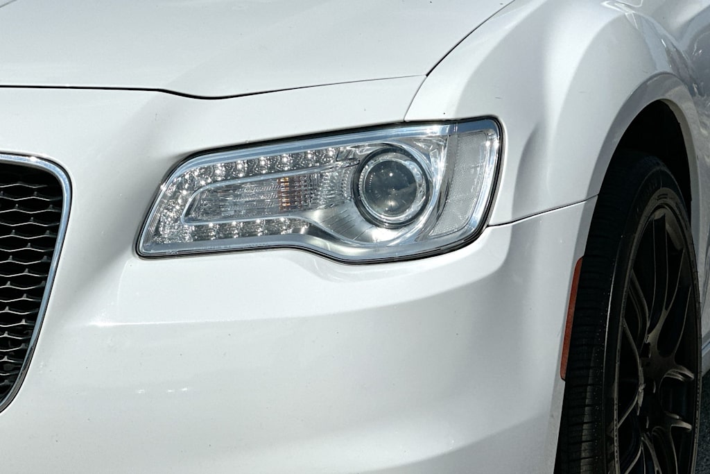 Thumbnail: 2019 Chrysler 300 - 25