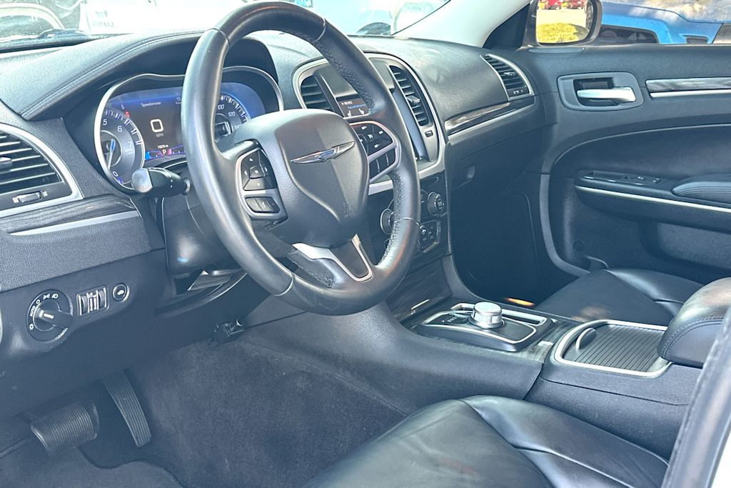 Thumbnail: 2019 Chrysler 300 - 2