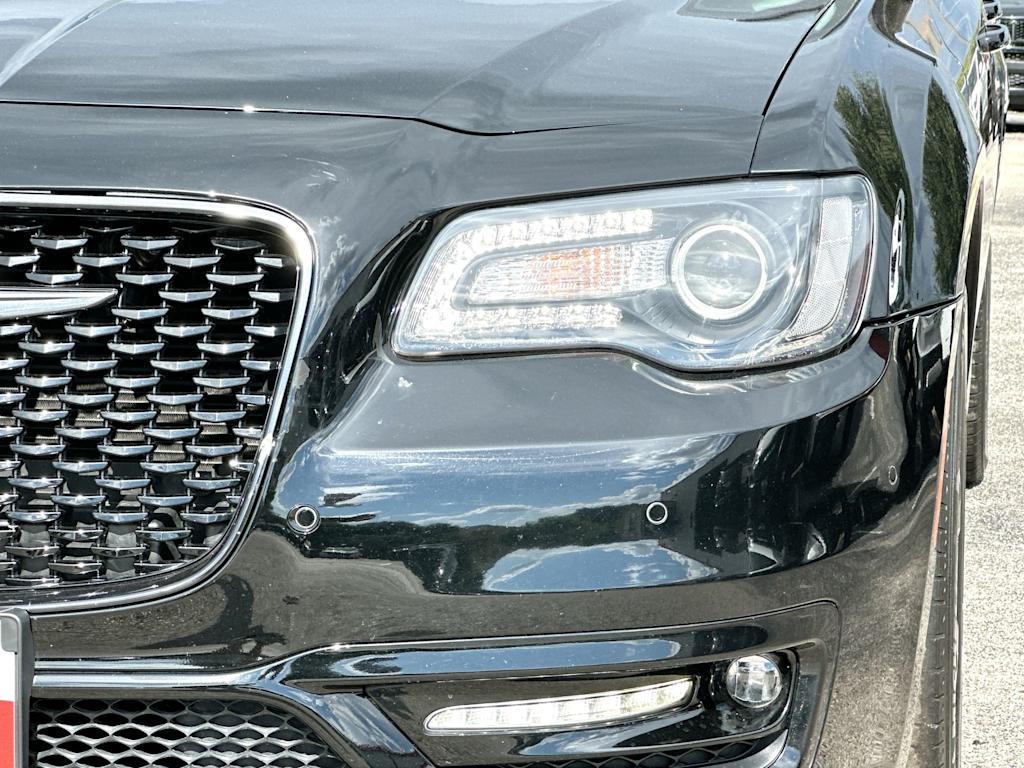 Thumbnail: 2023 Chrysler 300 - 25