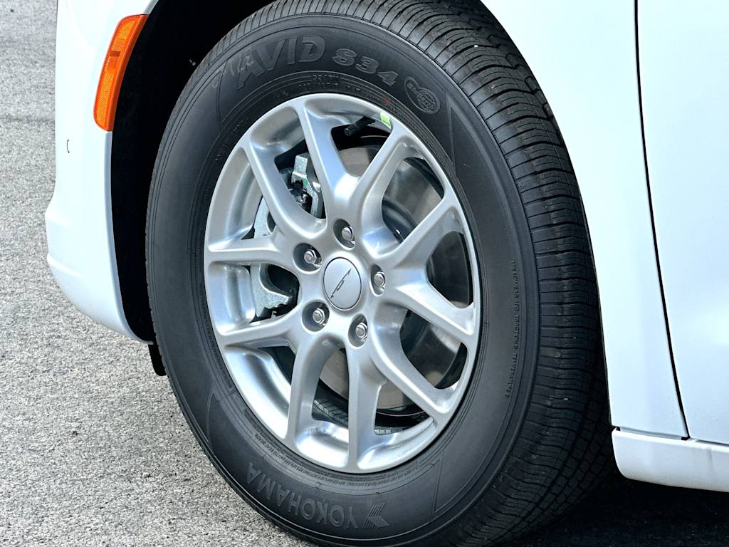 Thumbnail: 2027 Chrysler Pacifica - 8