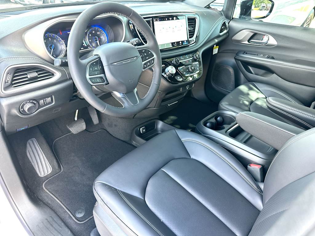 Thumbnail: 2027 Chrysler Pacifica - 2