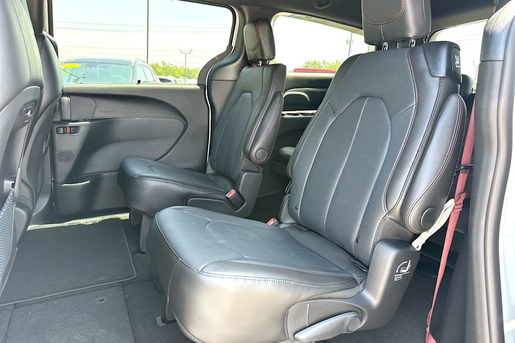 Thumbnail: 2027 Chrysler Pacifica - 11