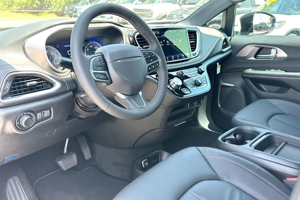 Thumbnail: 2027 Chrysler Pacifica - 2