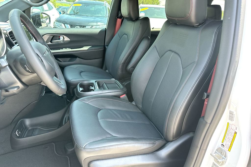 Thumbnail: 2027 Chrysler Pacifica - 10