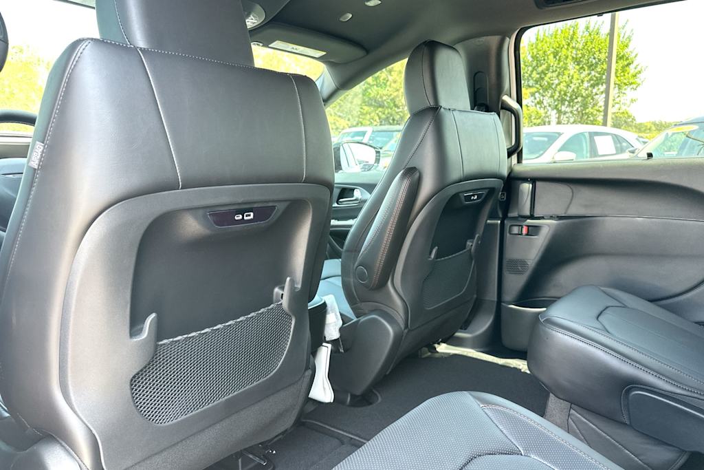 Thumbnail: 2027 Chrysler Pacifica - 28