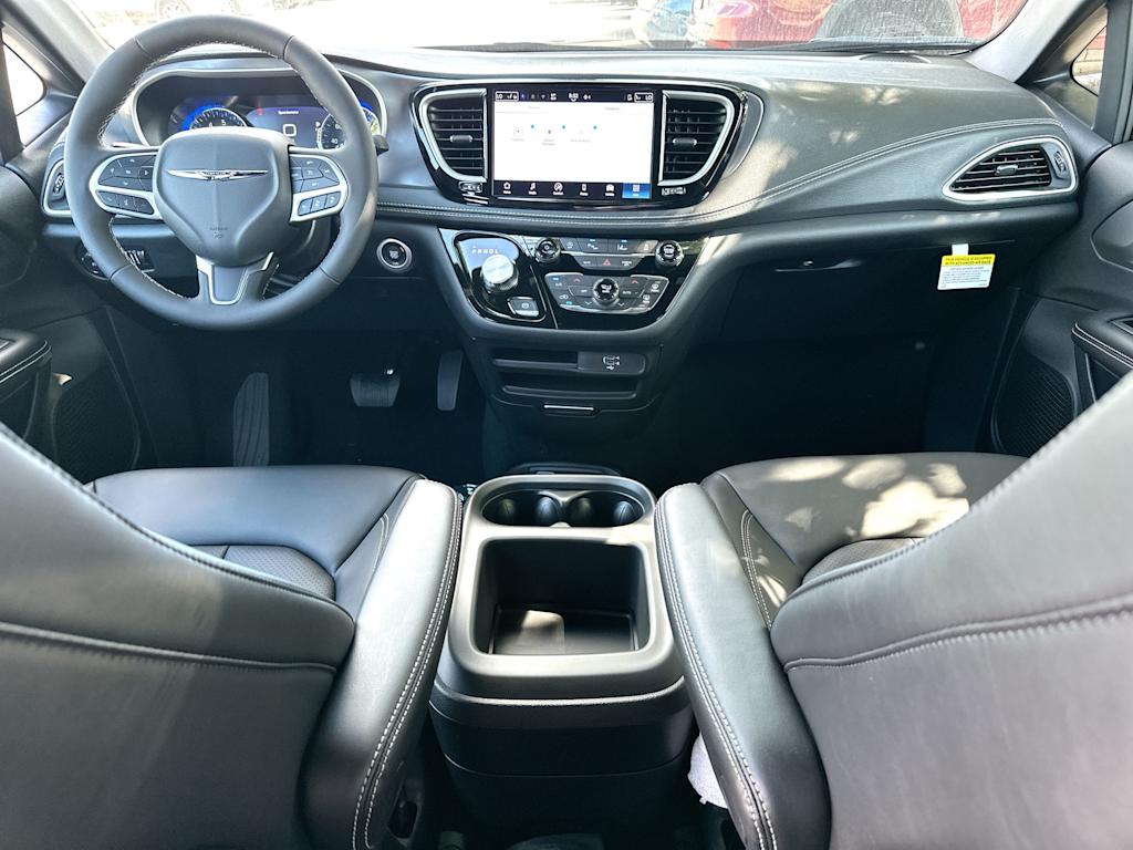 Thumbnail: 2026 Chrysler Pacifica - 9