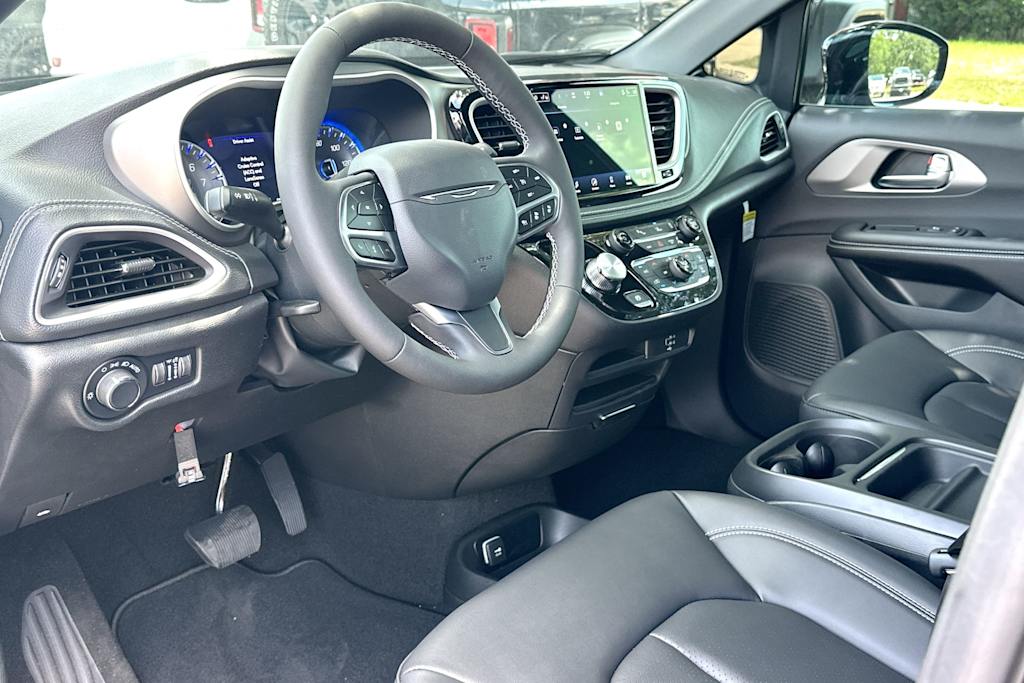 Thumbnail: 2027 Chrysler Pacifica - 2