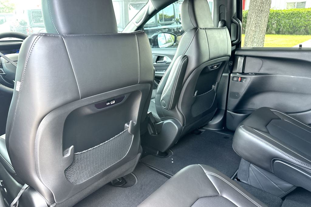 Thumbnail: 2027 Chrysler Pacifica - 11