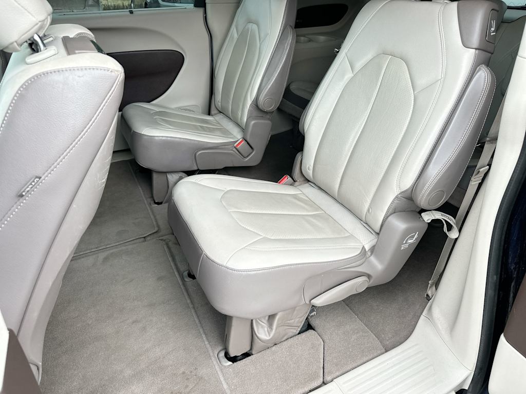 Thumbnail: 2017 Chrysler Pacifica - 11