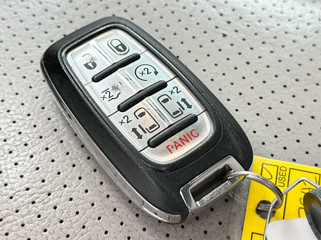 Thumbnail: 2017 Chrysler Pacifica - 16