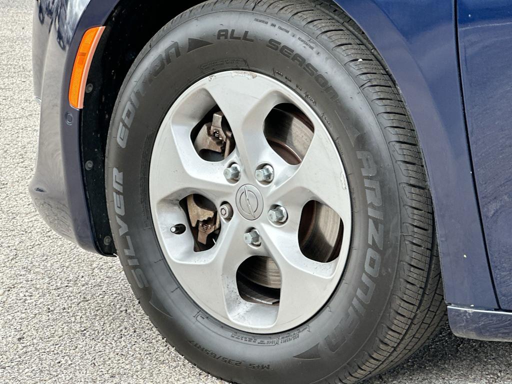 Thumbnail: 2017 Chrysler Pacifica - 8