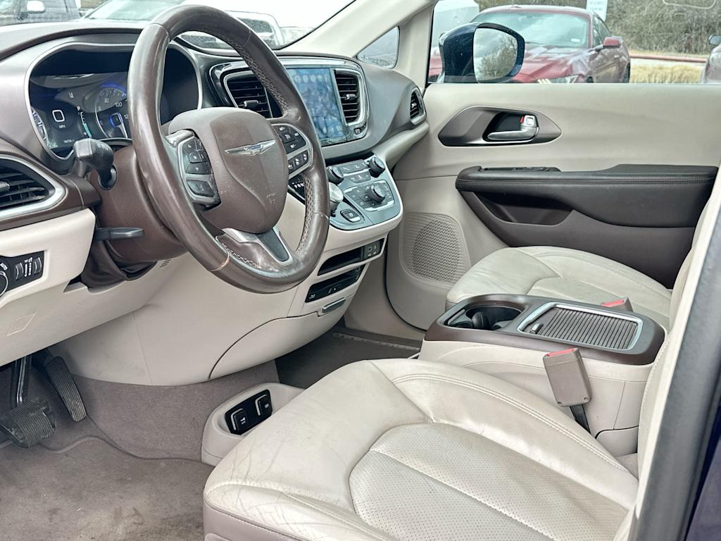 Thumbnail: 2017 Chrysler Pacifica - 2