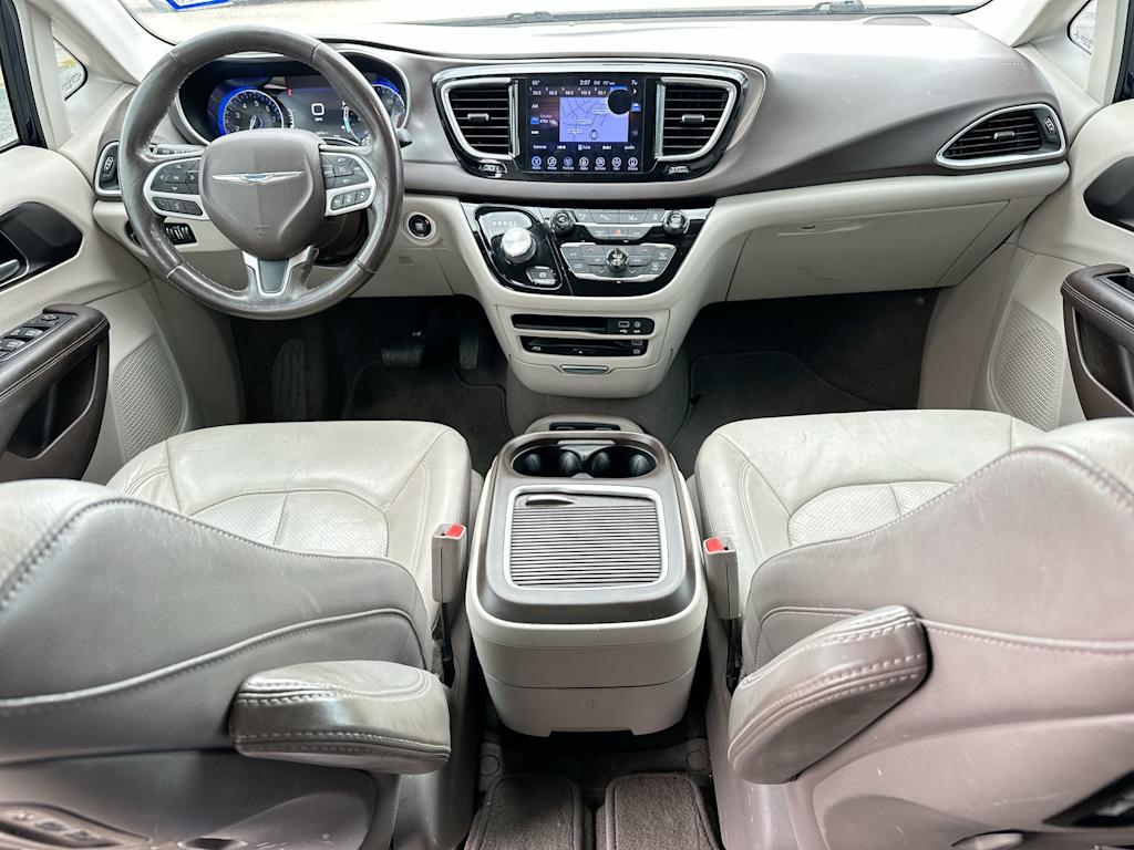 Thumbnail: 2017 Chrysler Pacifica - 9