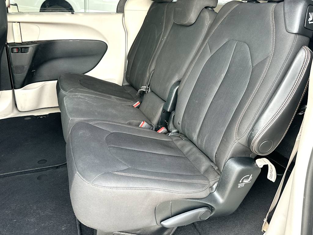 Thumbnail: 2018 Chrysler Pacifica - 11