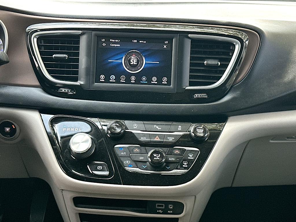 Thumbnail: 2018 Chrysler Pacifica - 27