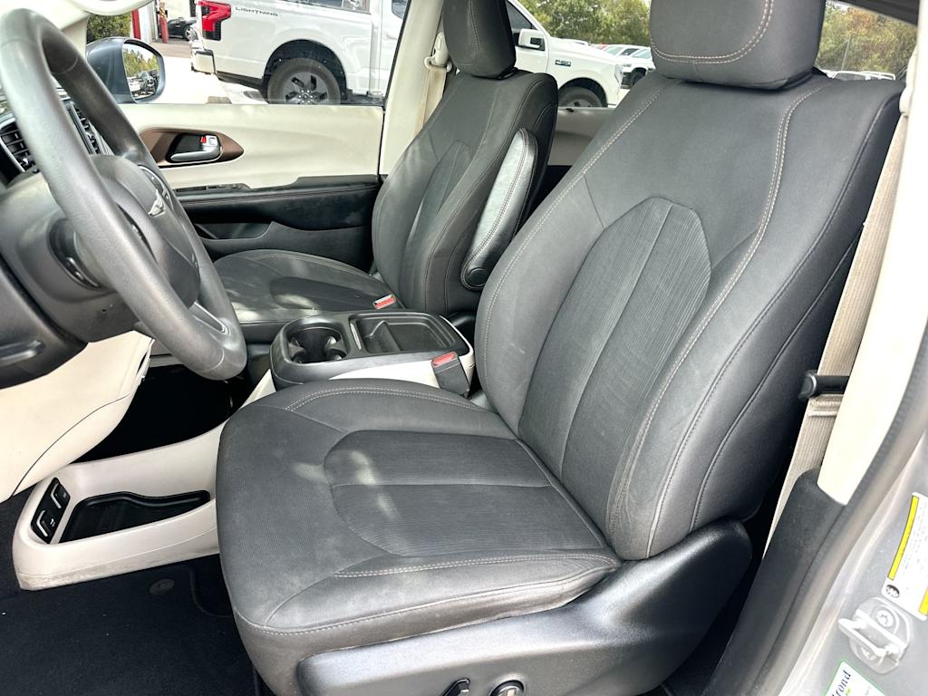 Thumbnail: 2018 Chrysler Pacifica - 10