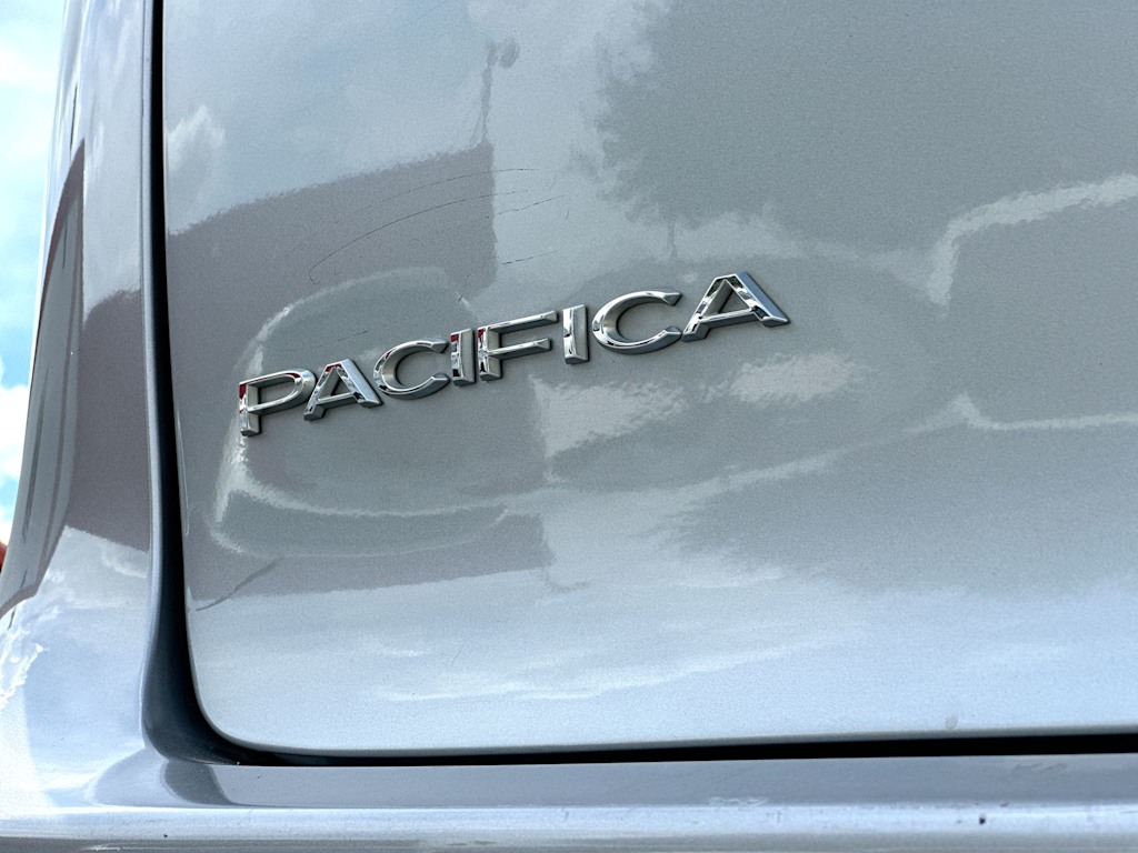 Thumbnail: 2018 Chrysler Pacifica - 7