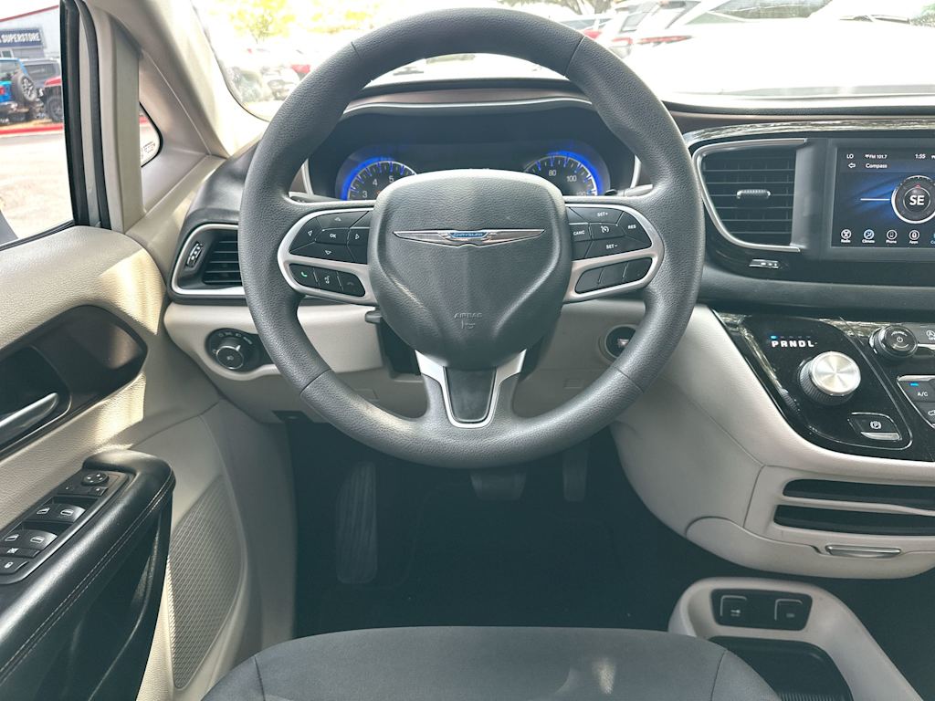 Thumbnail: 2018 Chrysler Pacifica - 9