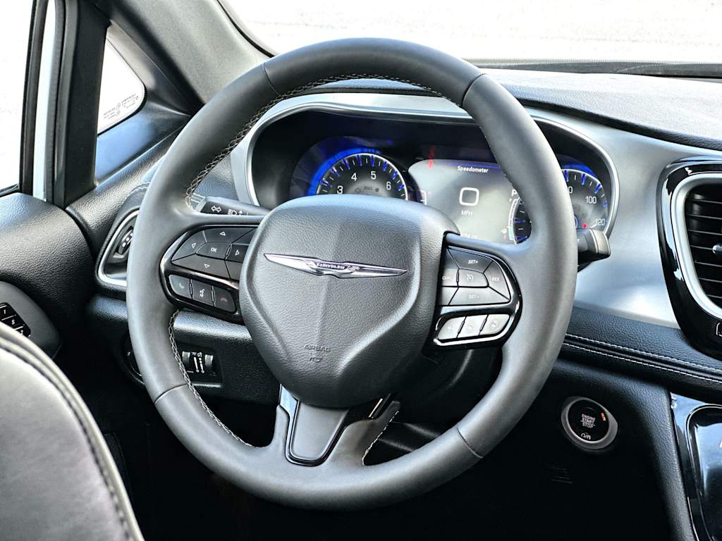 Thumbnail: 2025 Chrysler Pacifica - 12