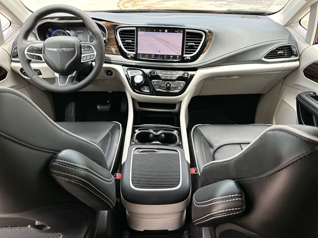 Thumbnail: 2023 Chrysler Pacifica - 9