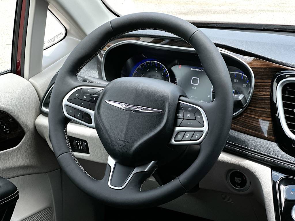 Thumbnail: 2023 Chrysler Pacifica - 12
