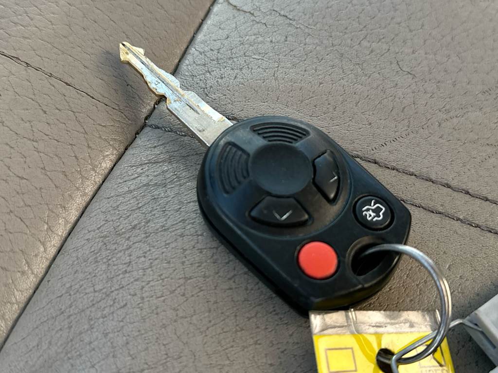 Thumbnail: 2009 Ford Edge - 17