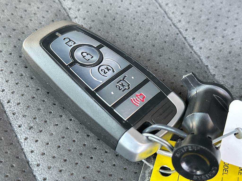 Thumbnail: 2022 Ford Edge - 17