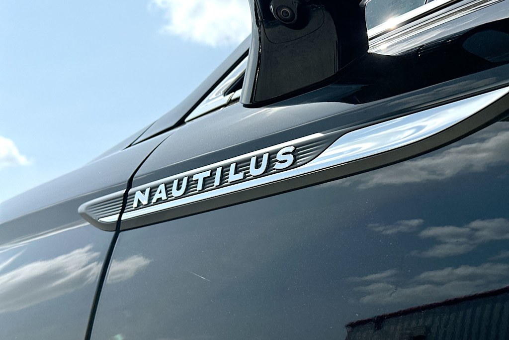 Thumbnail: 2023 Lincoln Nautilus - 7