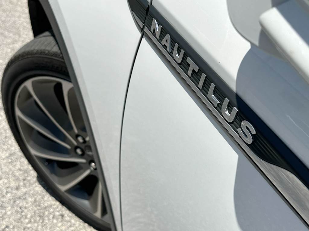 Thumbnail: 2022 Lincoln Nautilus - 26