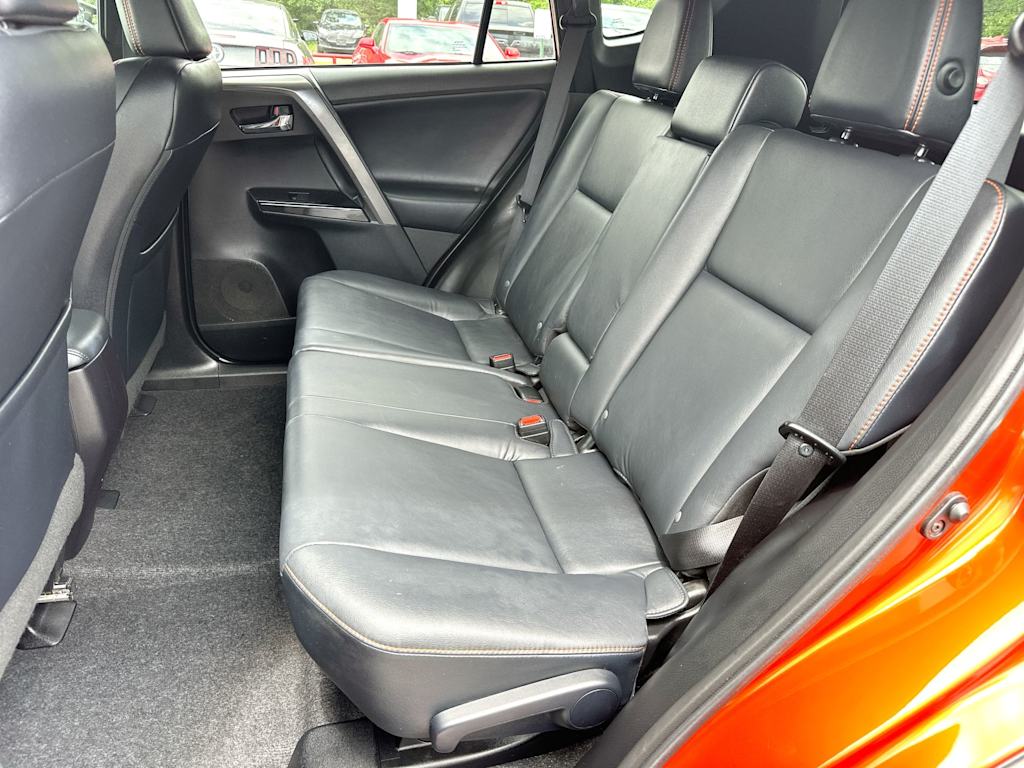 Thumbnail: 2016 Toyota RAV4 - 11