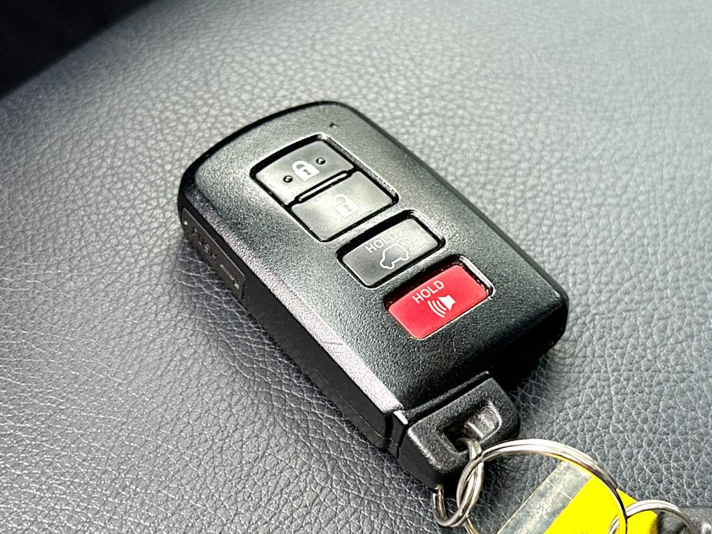 Thumbnail: 2016 Toyota RAV4 - 17