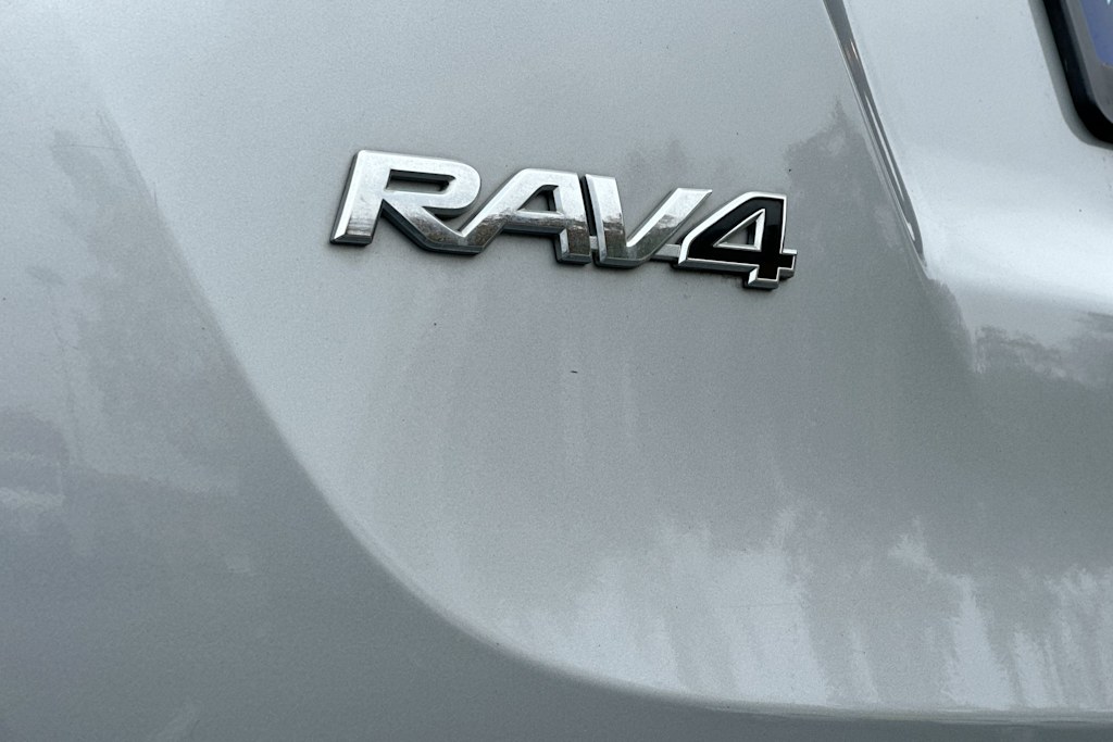 Thumbnail: 2018 Toyota RAV4 - 7