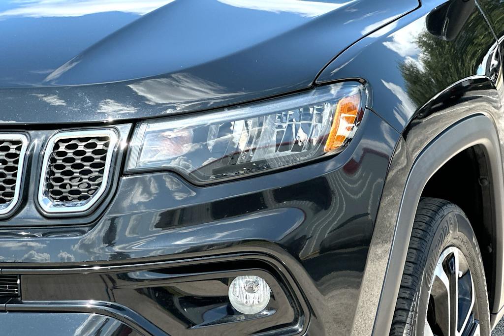 Thumbnail: 2023 Jeep Compass - 28