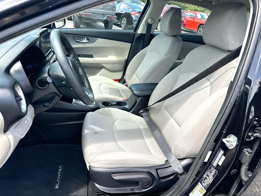 Thumbnail: 2021 Kia Forte - 10