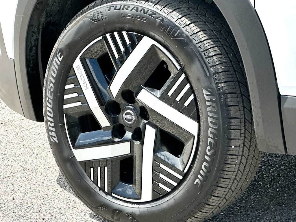 Thumbnail: 2025 Nissan Kicks - 8