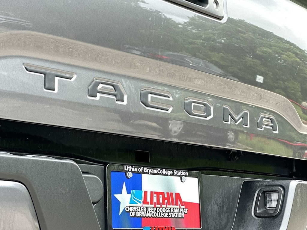 Thumbnail: 2021 Toyota Tacoma - 7