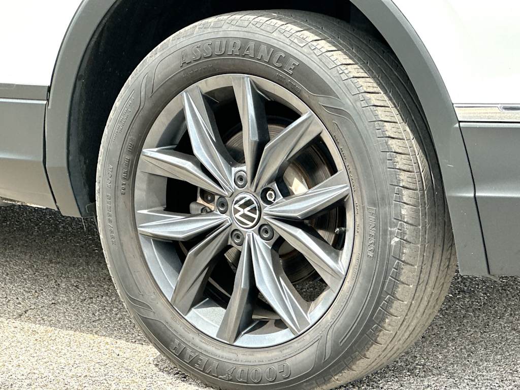 Thumbnail: 2022 Volkswagen Tiguan - 8