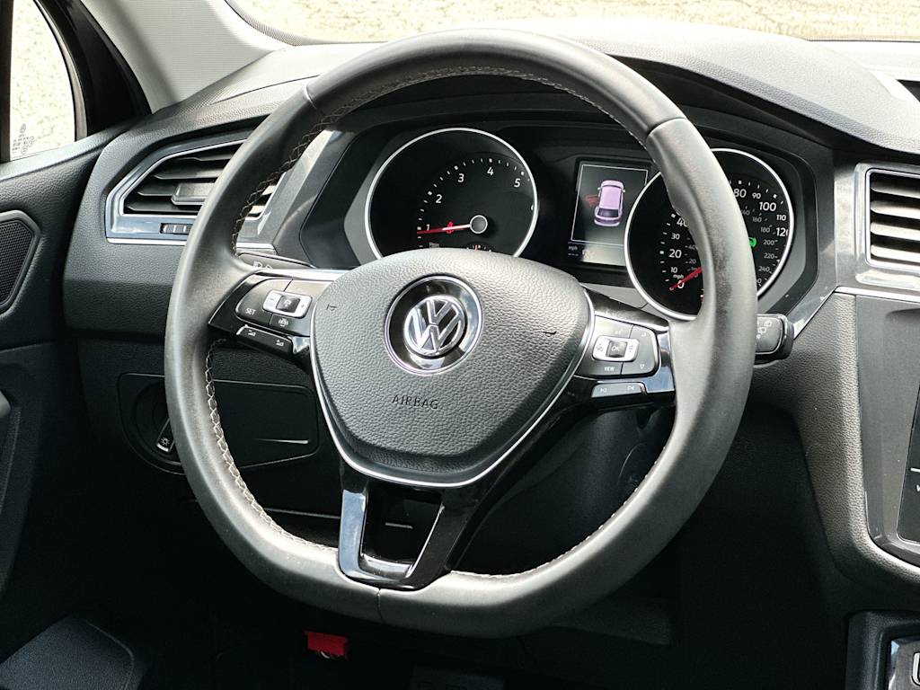 Thumbnail: 2021 Volkswagen Tiguan - 12