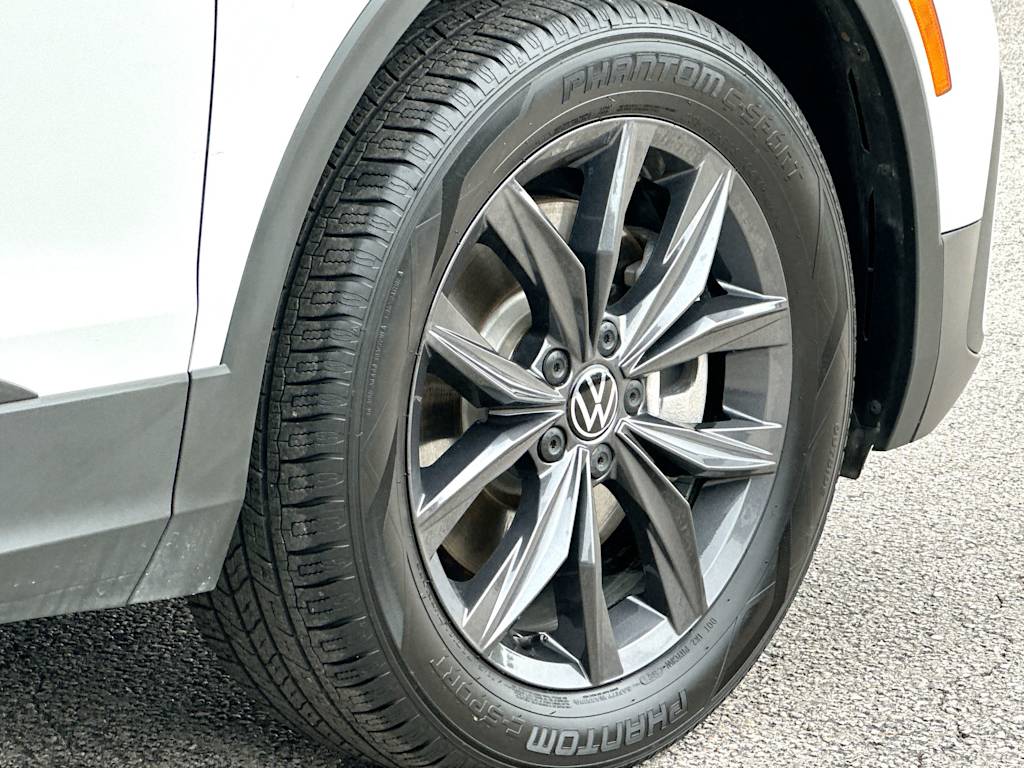 Thumbnail: 2024 Volkswagen Tiguan - 8
