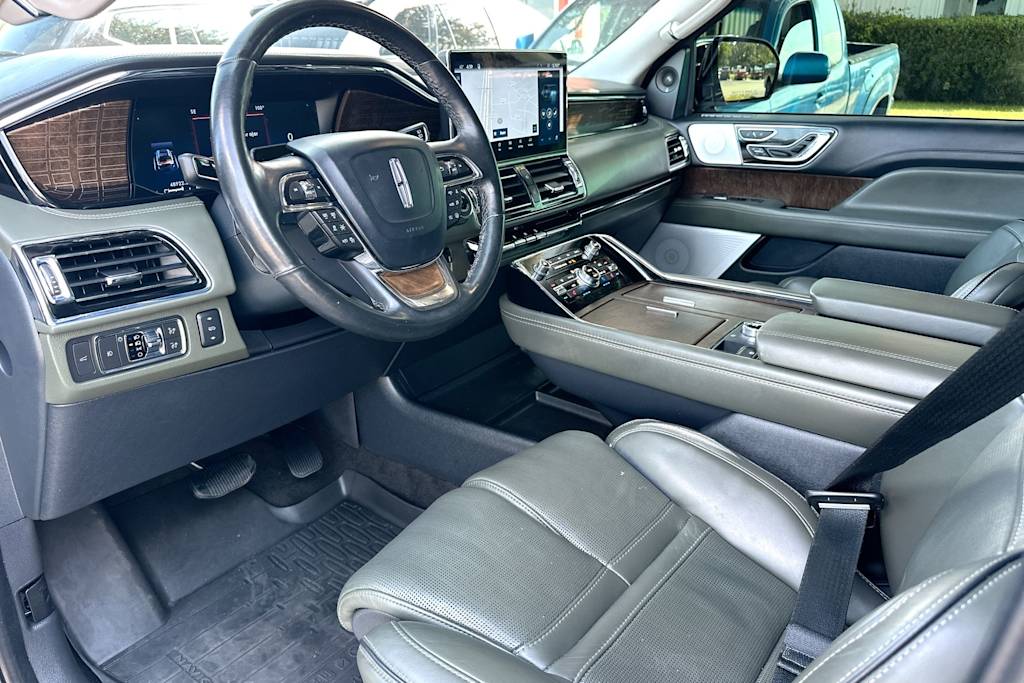 Thumbnail: 2022 Lincoln Navigator - 2