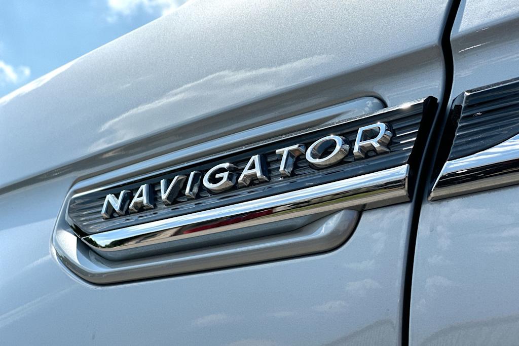 Thumbnail: 2022 Lincoln Navigator - 7