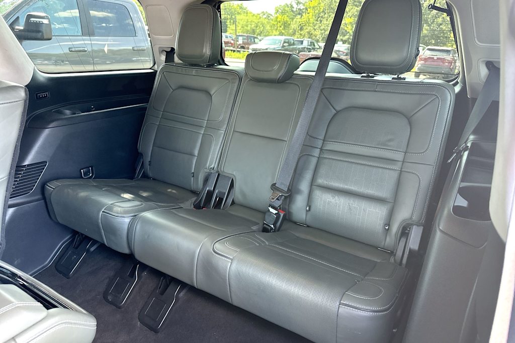Thumbnail: 2022 Lincoln Navigator - 28