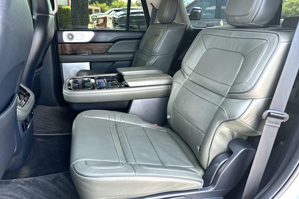 Thumbnail: 2022 Lincoln Navigator - 11
