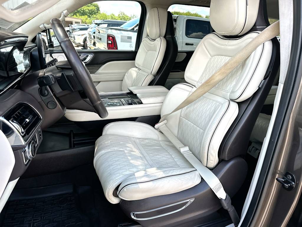 Thumbnail: 2020 Lincoln Navigator - 10