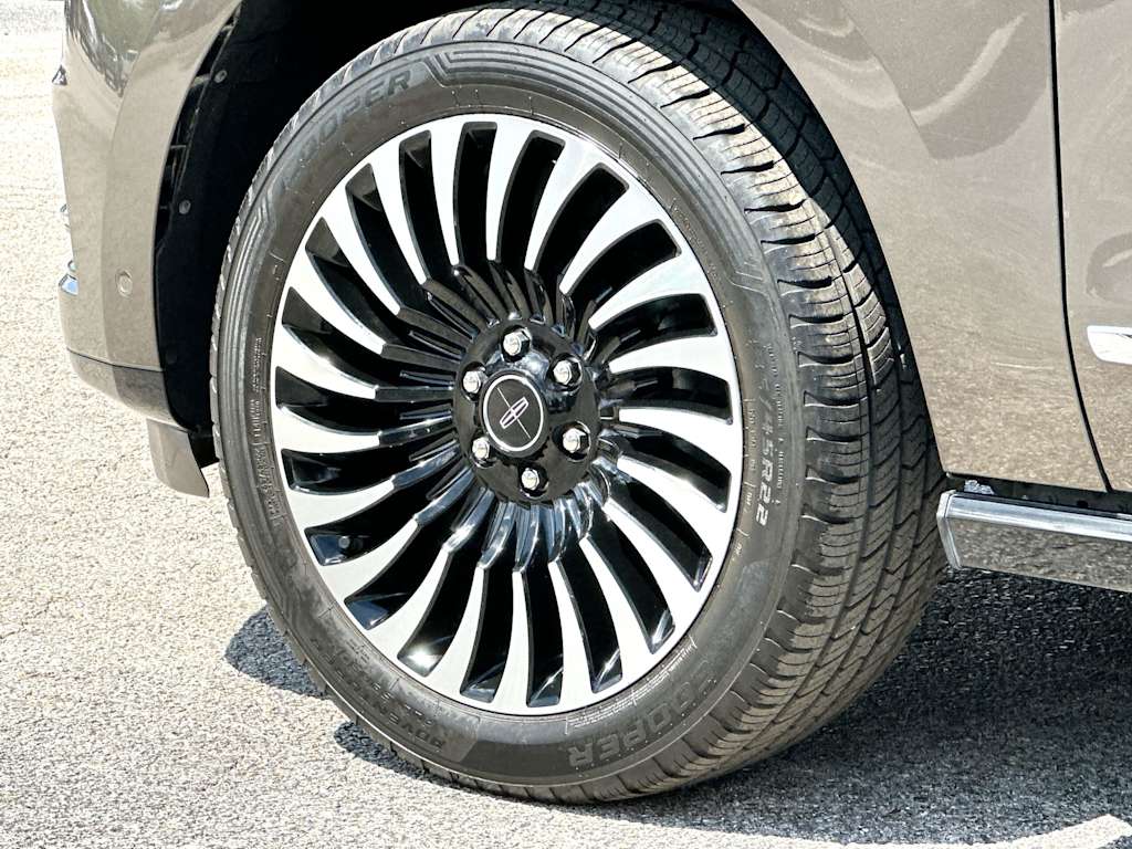 Thumbnail: 2020 Lincoln Navigator - 8