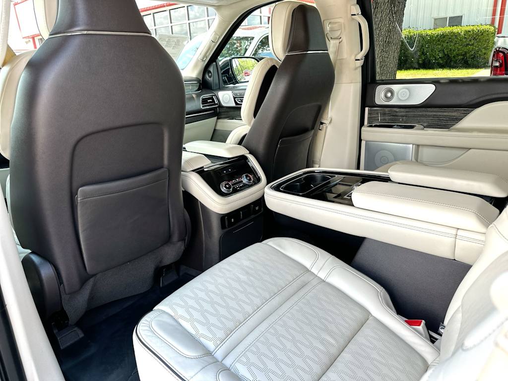 Thumbnail: 2020 Lincoln Navigator - 28
