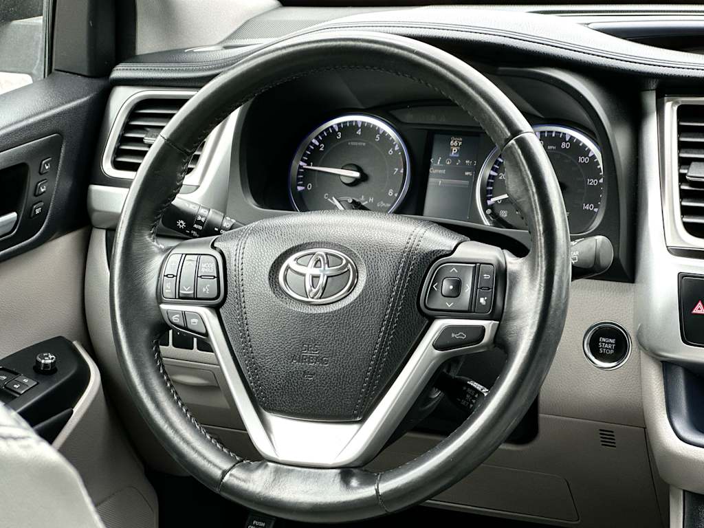 Thumbnail: 2015 Toyota Highlander - 12