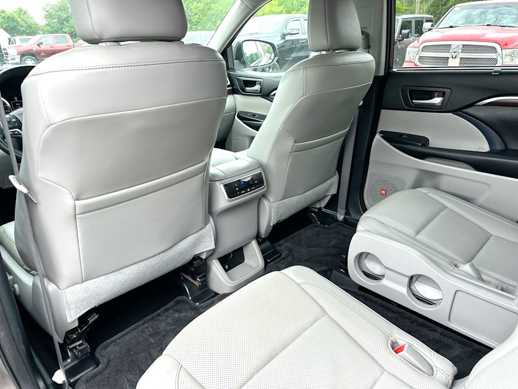 Thumbnail: 2015 Toyota Highlander - 28
