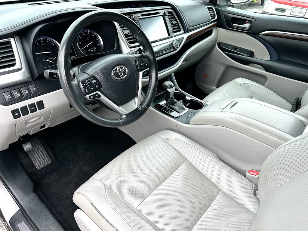 Thumbnail: 2015 Toyota Highlander - 2