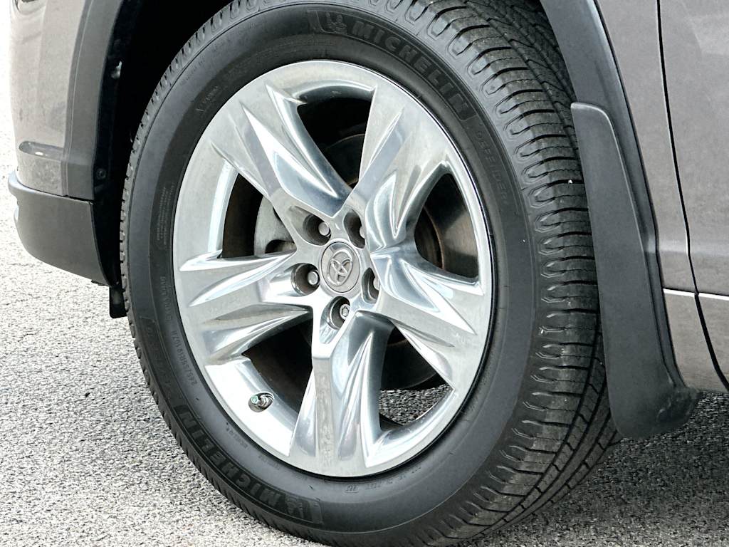 Thumbnail: 2015 Toyota Highlander - 8